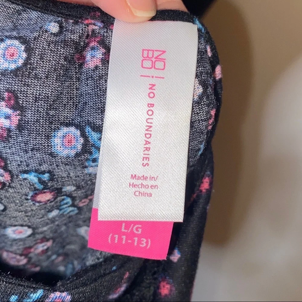 No Boundaries Border Print Ruffle Top NWT - Picture 8 of 10